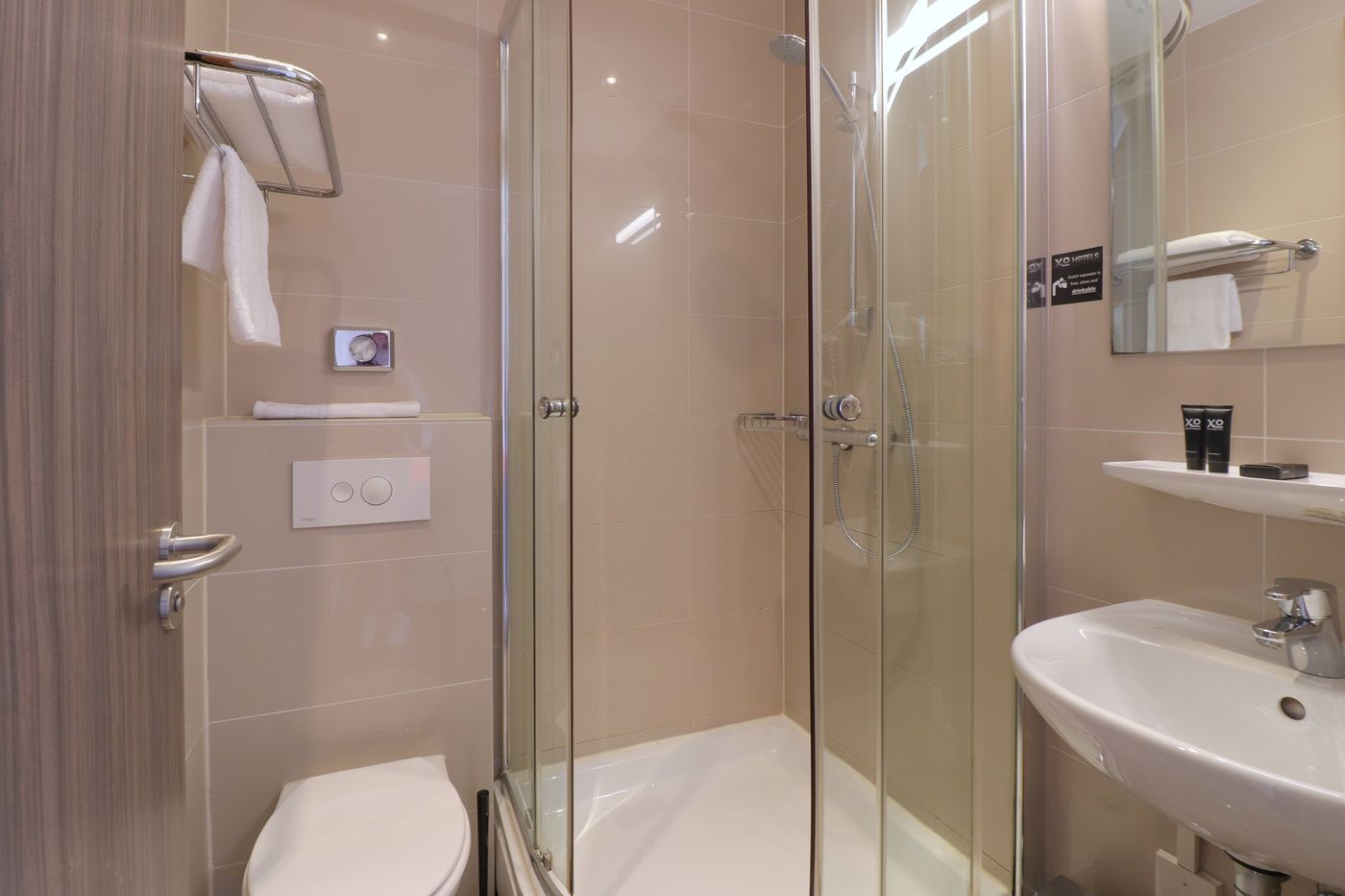 Hotel-Van-Gogh-Room-22