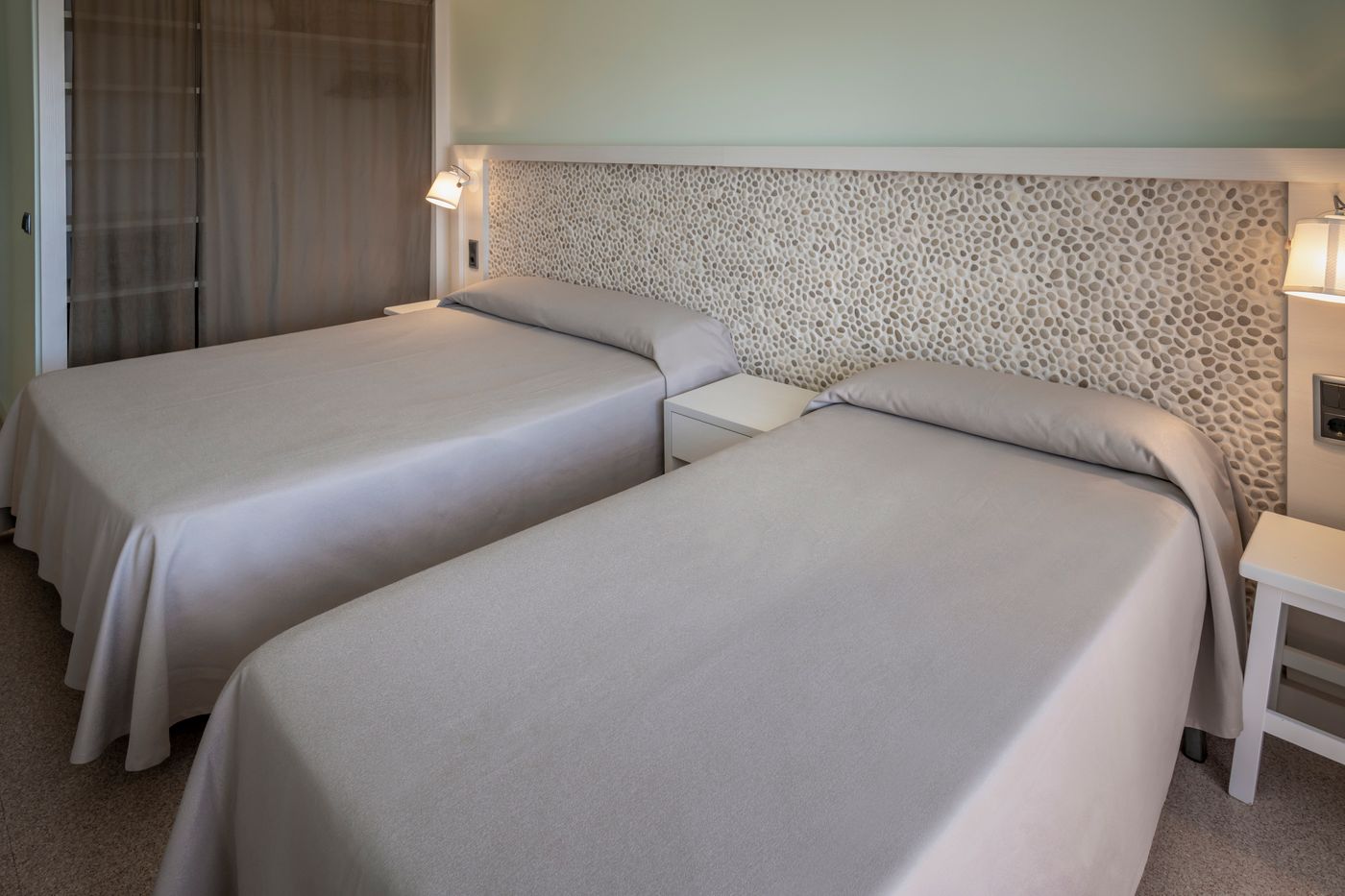 Hotel-Caprici-Room-21