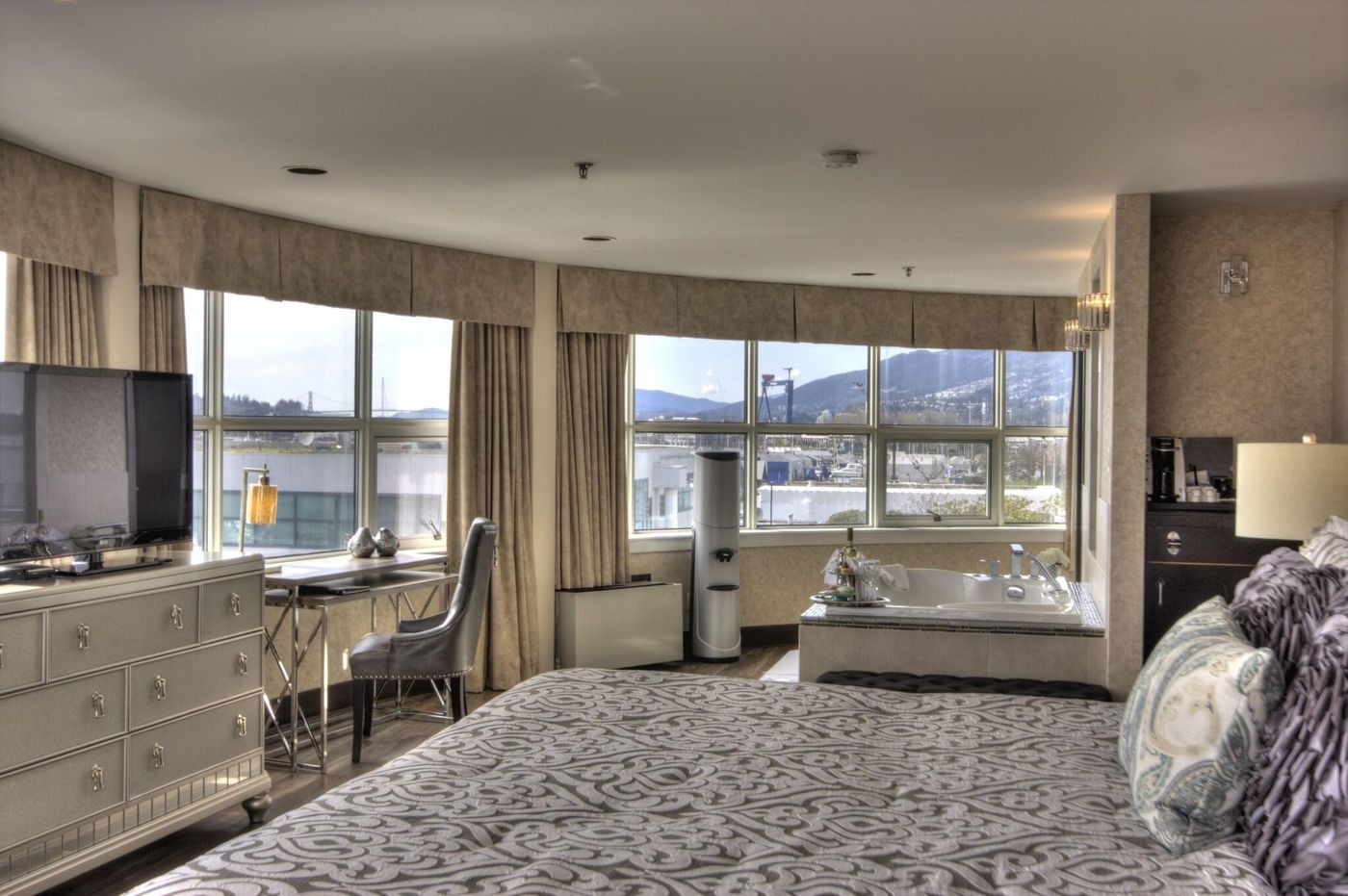 The-Lonsdale-Quay-Room-9