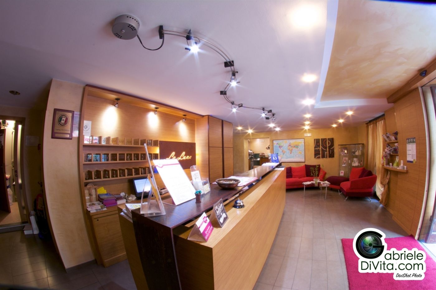 Hotel-La-Luna-Lobby-7