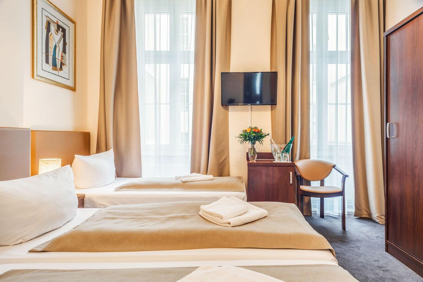 Upper-Room-Hotel-Room-8