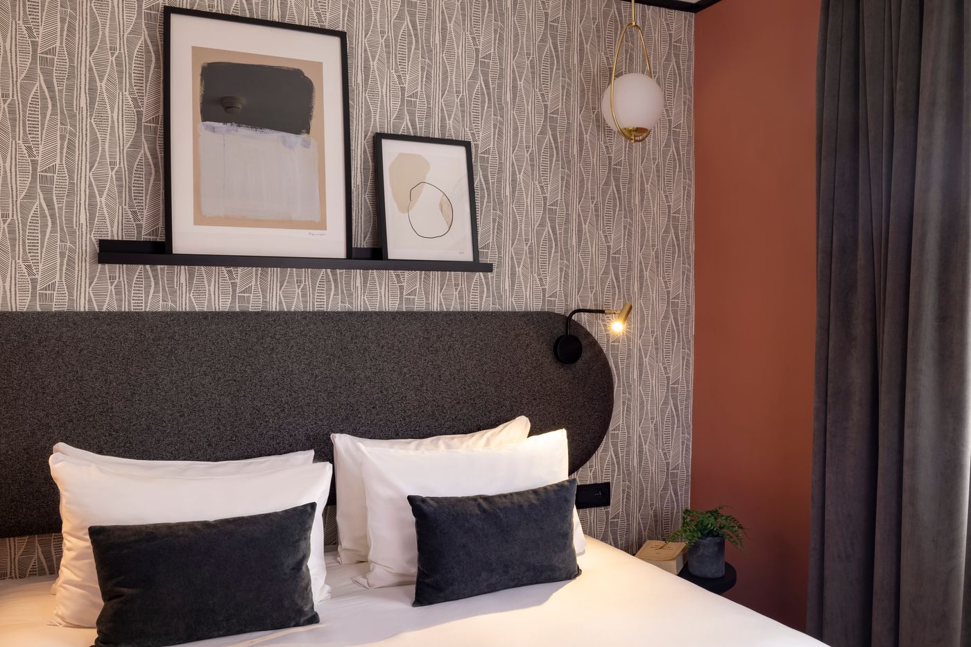 Au-Palais-de-Chaillot-Room-24