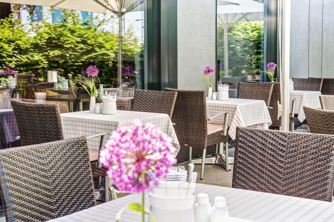 IntercityHotel-Berlin-Ostbahnhof-Restaurant-16