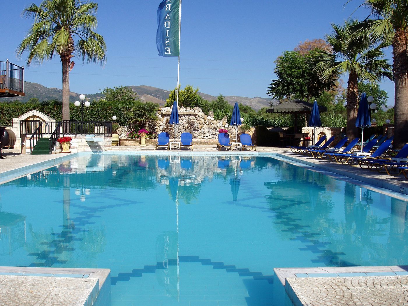 Paradise-Apartments-And-Studios-Room-6