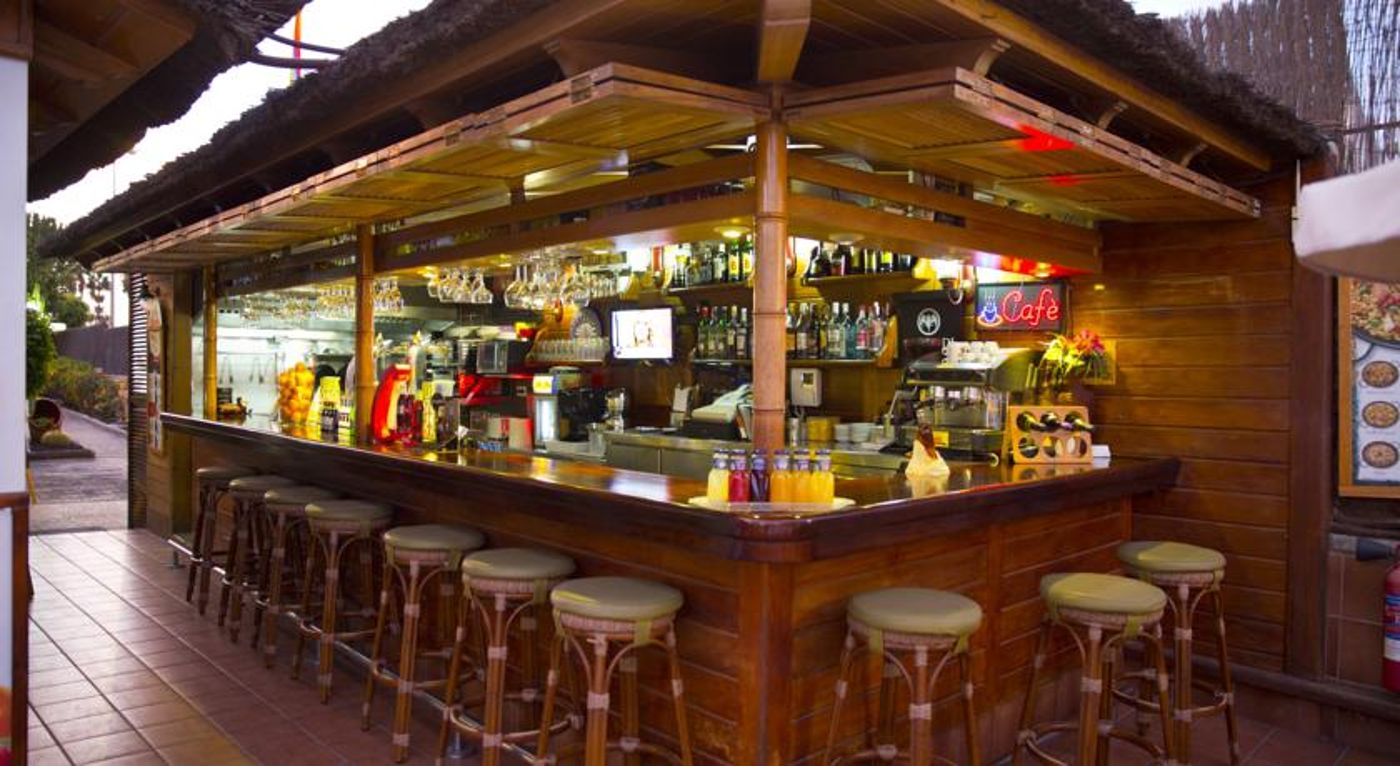 Los Almendros (gay, lesbian & friends)