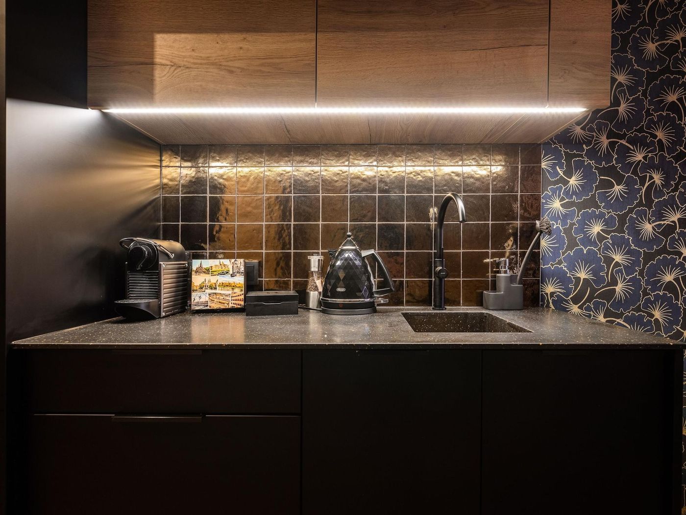 Art-Suites-Hotel-Room-15