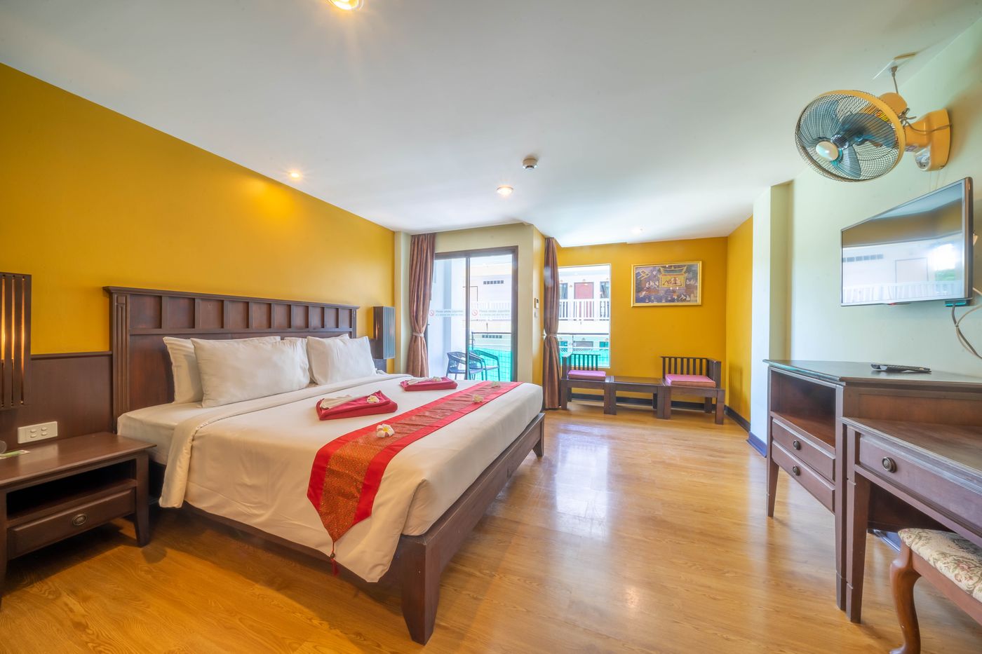 LA-Vintage-Resort--Former-Poppa-Palace--Room-17