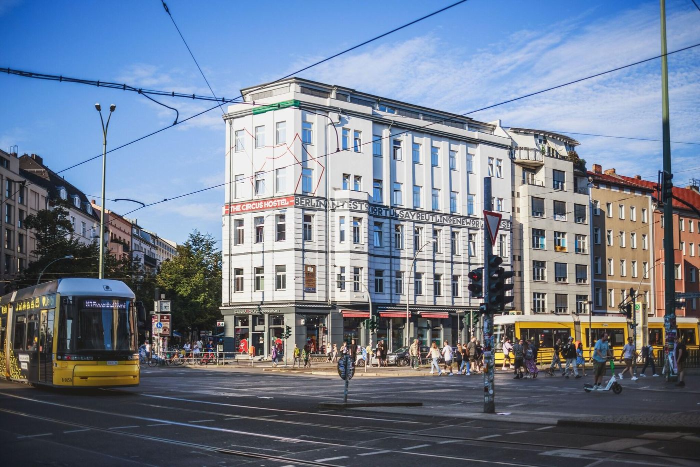 The-Circus-Hotel-Room-1