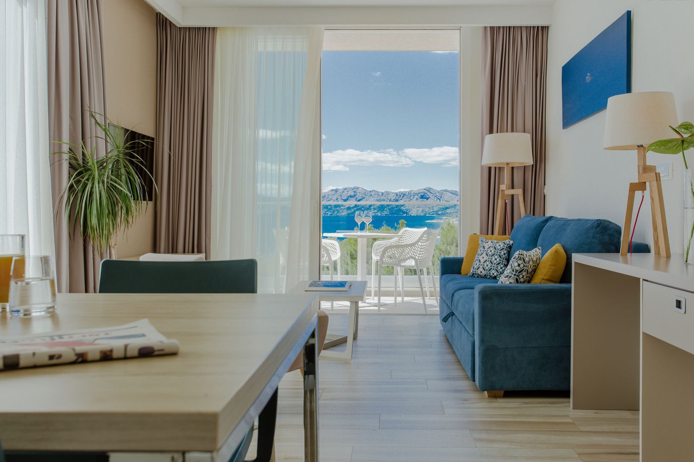 Romana-Beach-Apartments-Room-29