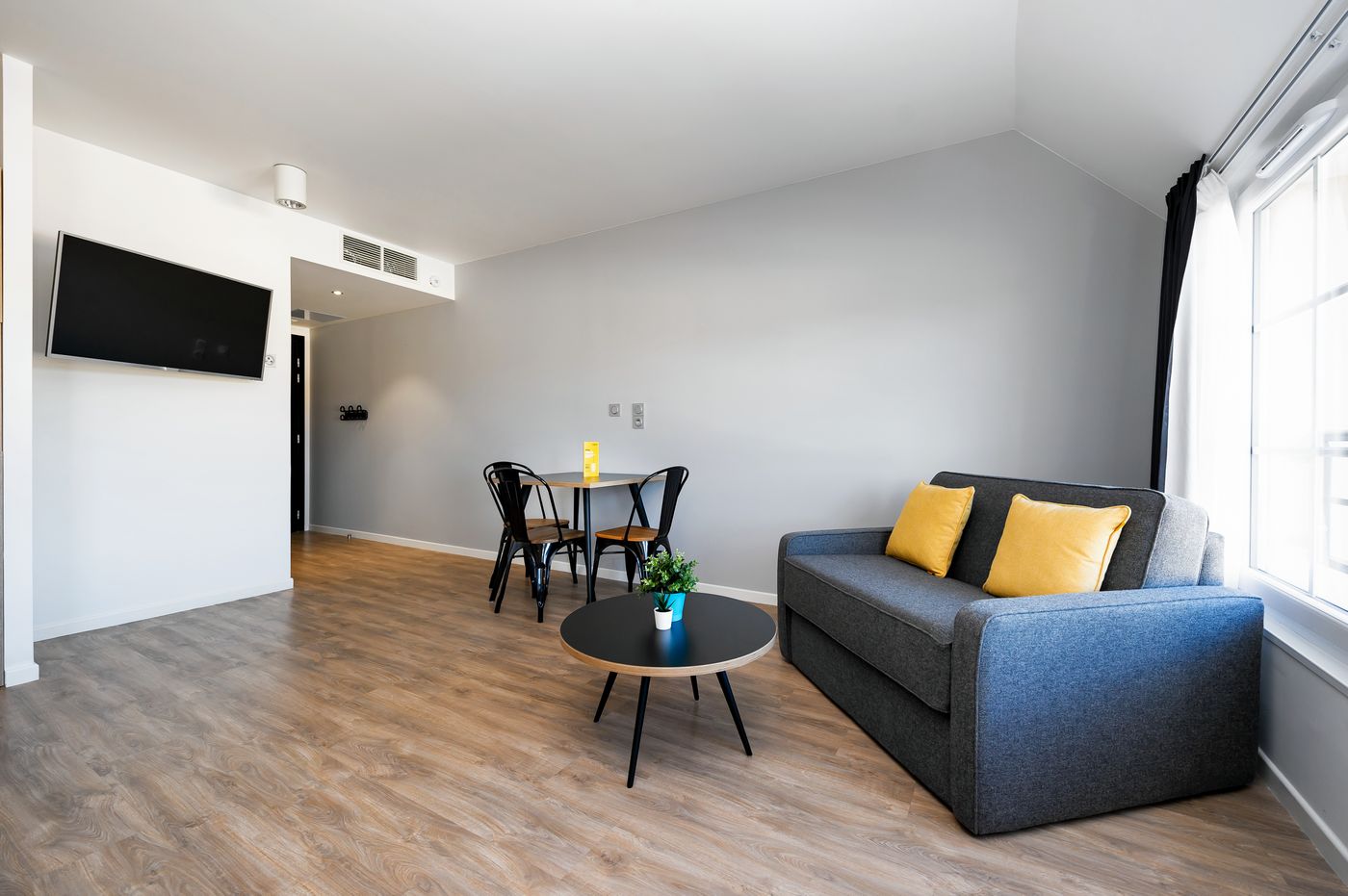 Staycity-Aparthotels-near-Disneyland---Paris-Room-30