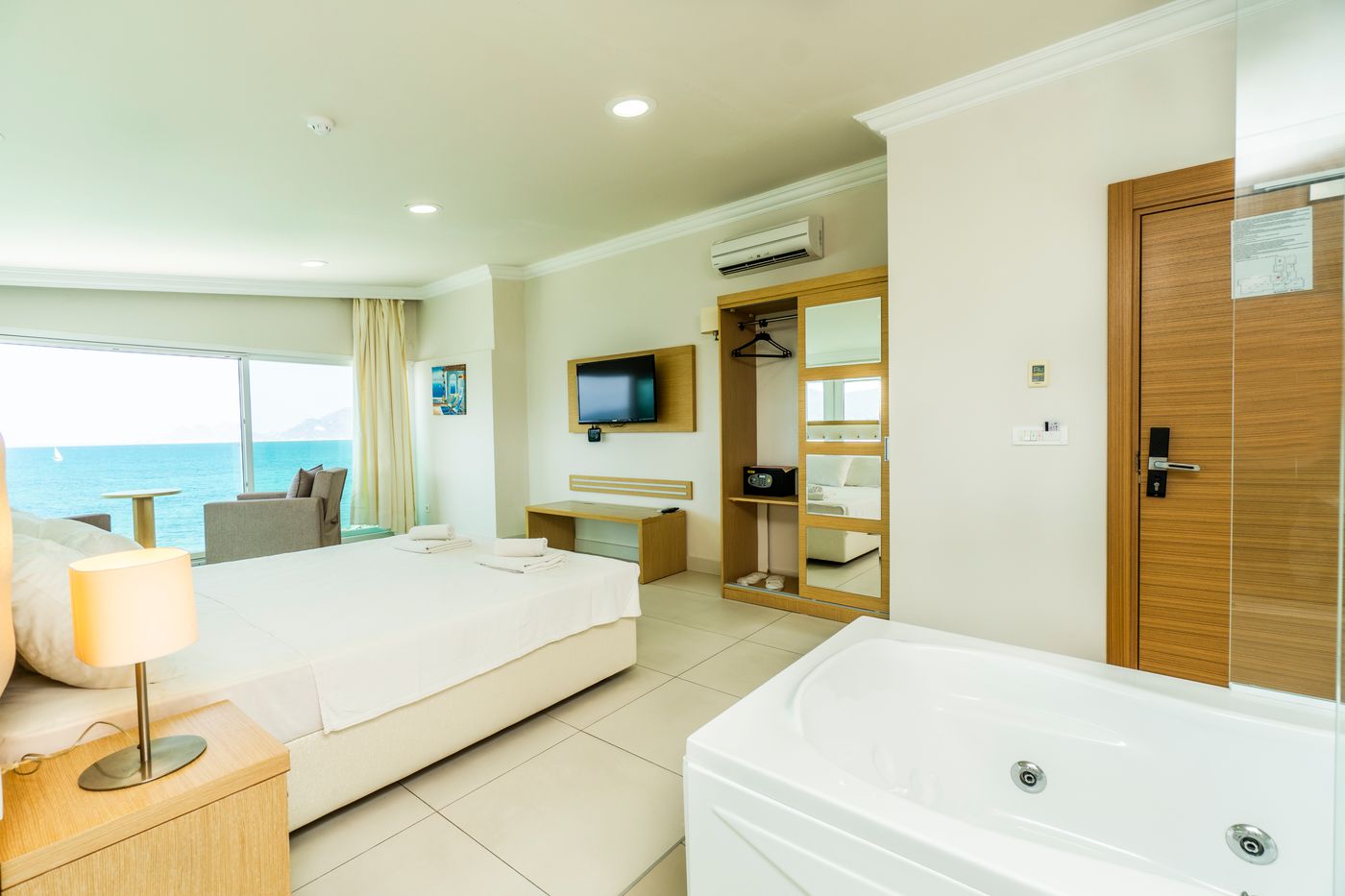 Dragut-Point-North-Hotel-Room-16