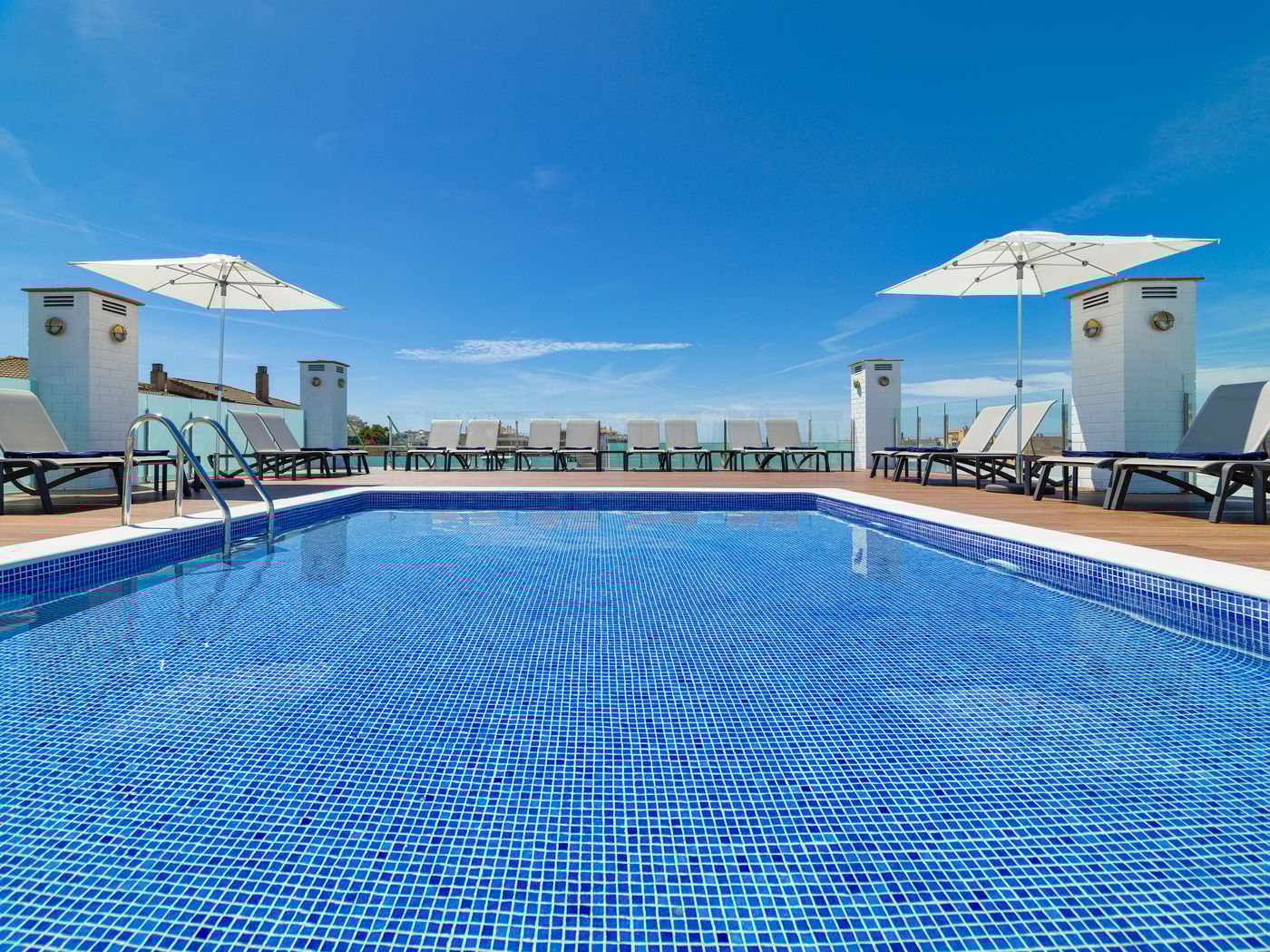 H10-Delfin---Adults-Only-Pool-9