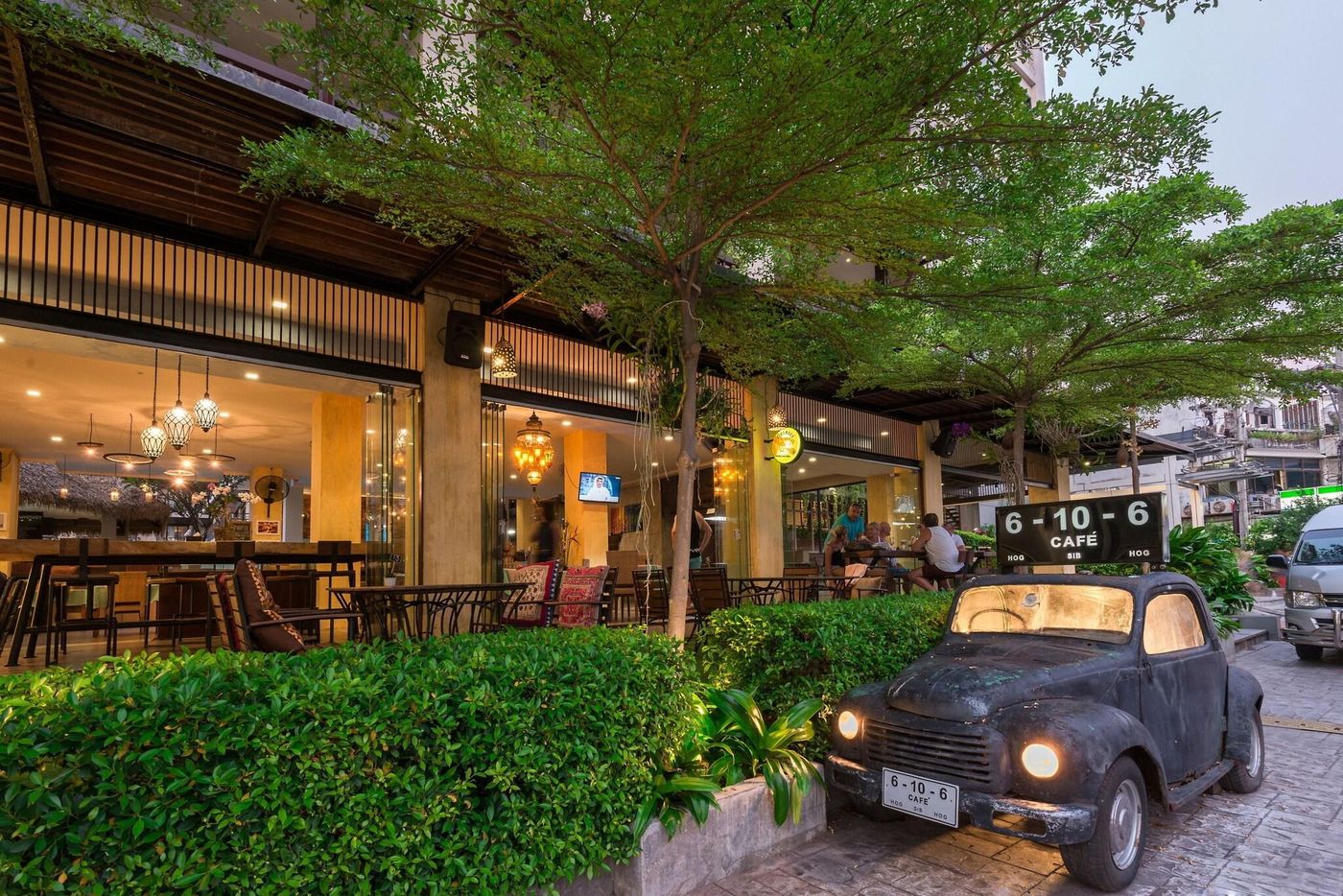 Baan-Laimai-Beach-Resort-Restaurant-25