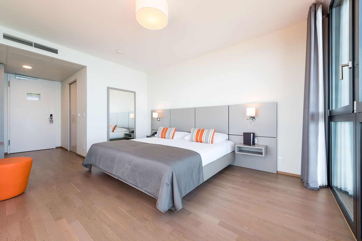 Lake-Geneva-Hotel-Room-15