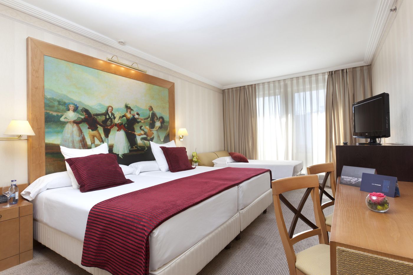 Courtyard-Madrid-Princesa-Room-32