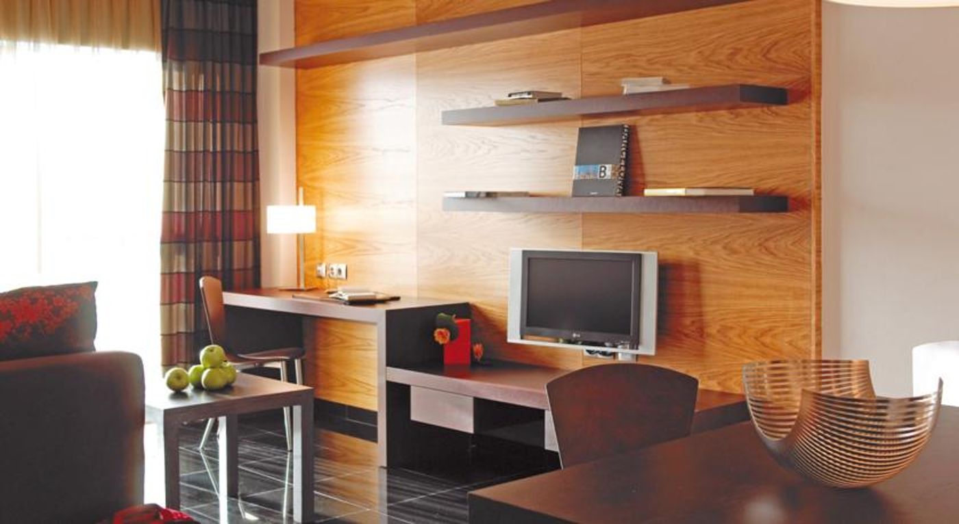 Hesperia Fira Suites-Barcelona