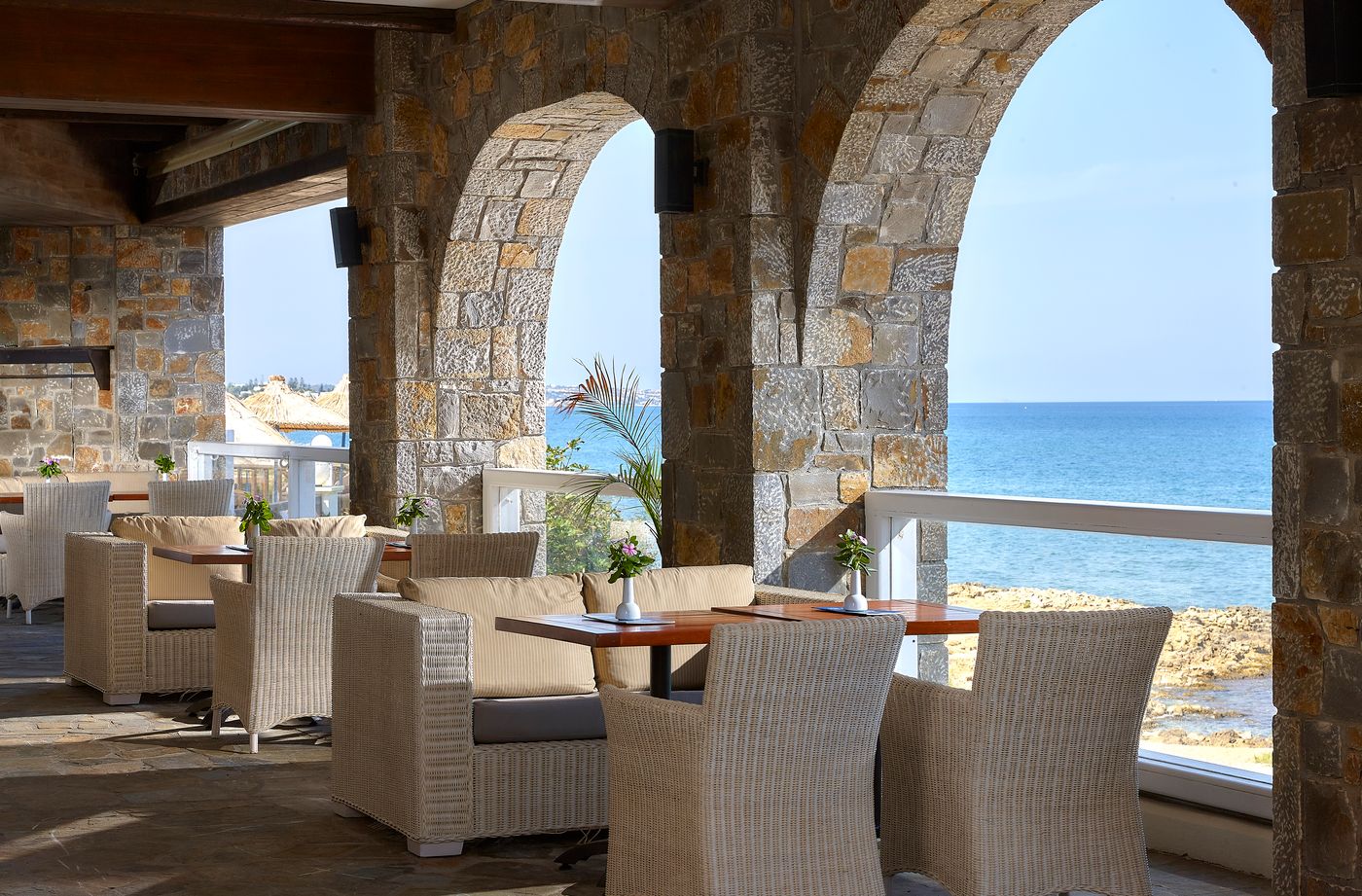 Alexander-Beach-Hotel-and-Village-Bar-18