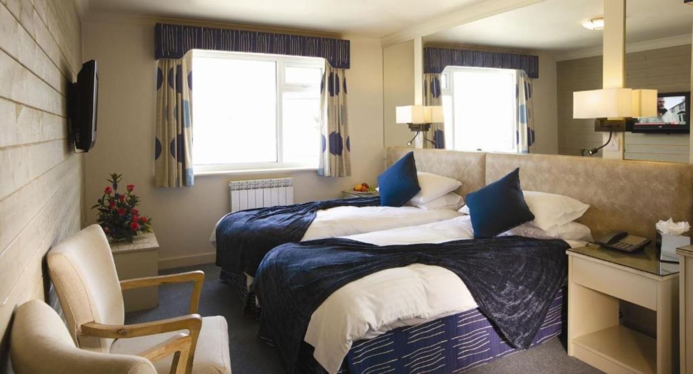 Cobo-Bay-Hotel-Room-17