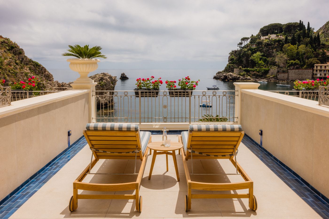 Mazzaro-Sea-Palace-Room-5