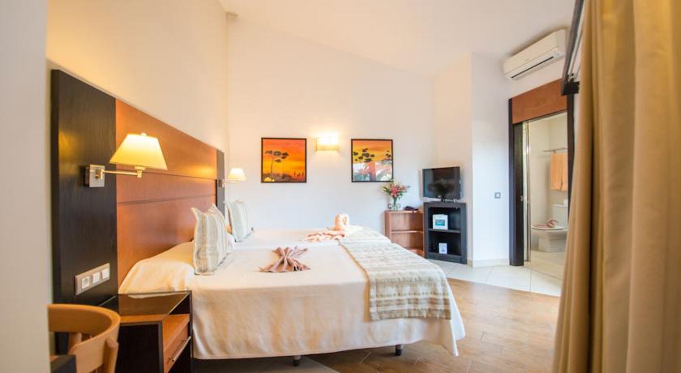 HL-Miraflor-Suites-Room-18