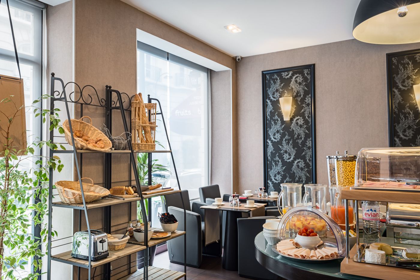 Hotel-Elysees-Bassano-Restaurant-13