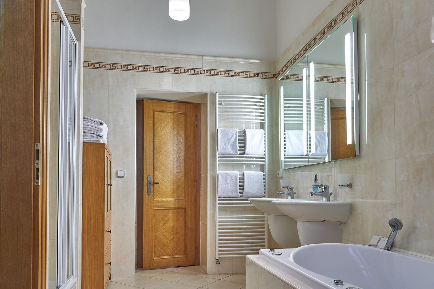 U-Tri-Pstrosu-Room-40