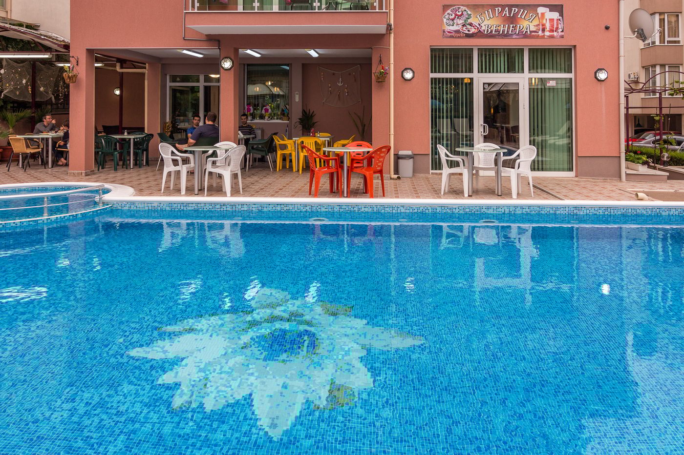 Family-Hotel-Venera-Pool-4