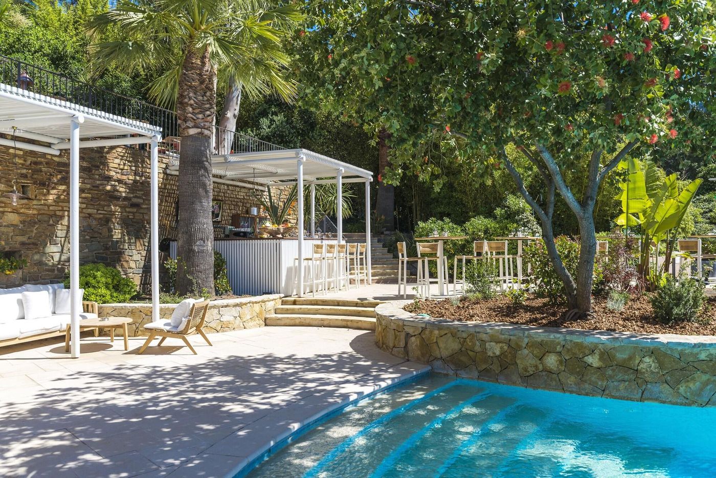 Hotel-Le-Bailli-de-Suffren-Terrace-2