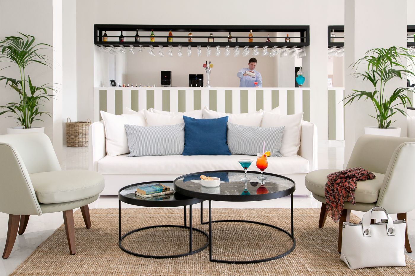 Louis-Paphos-Breeze-Bar-43