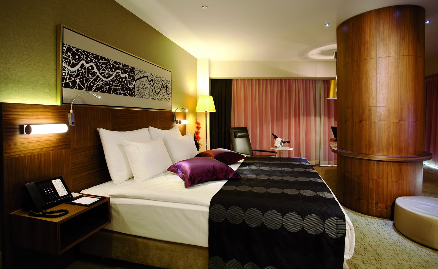 Crowne-Plaza-Harbiye-Room-4