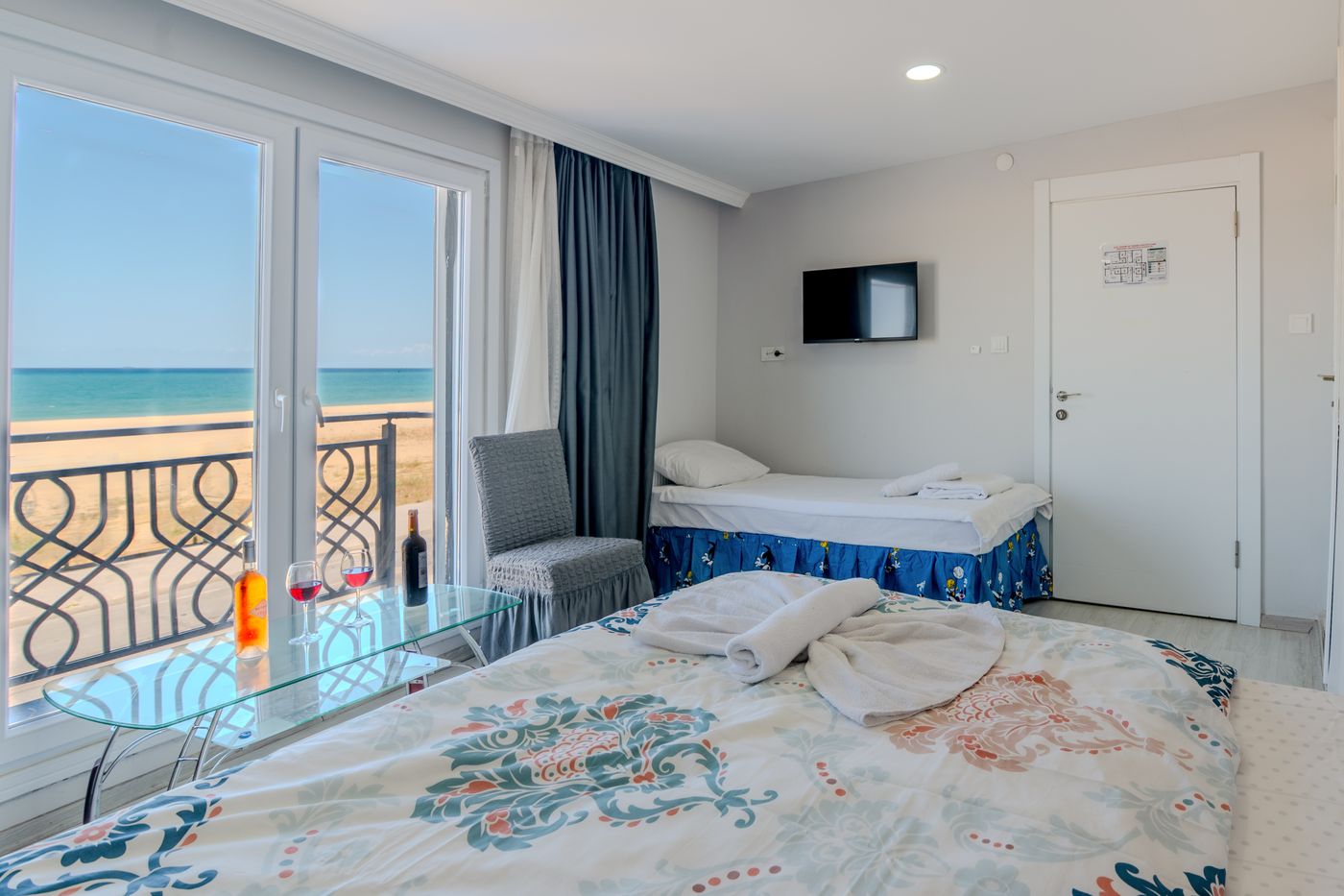 Airport-Black-Sea-Hotel---Restaurant-Room-31