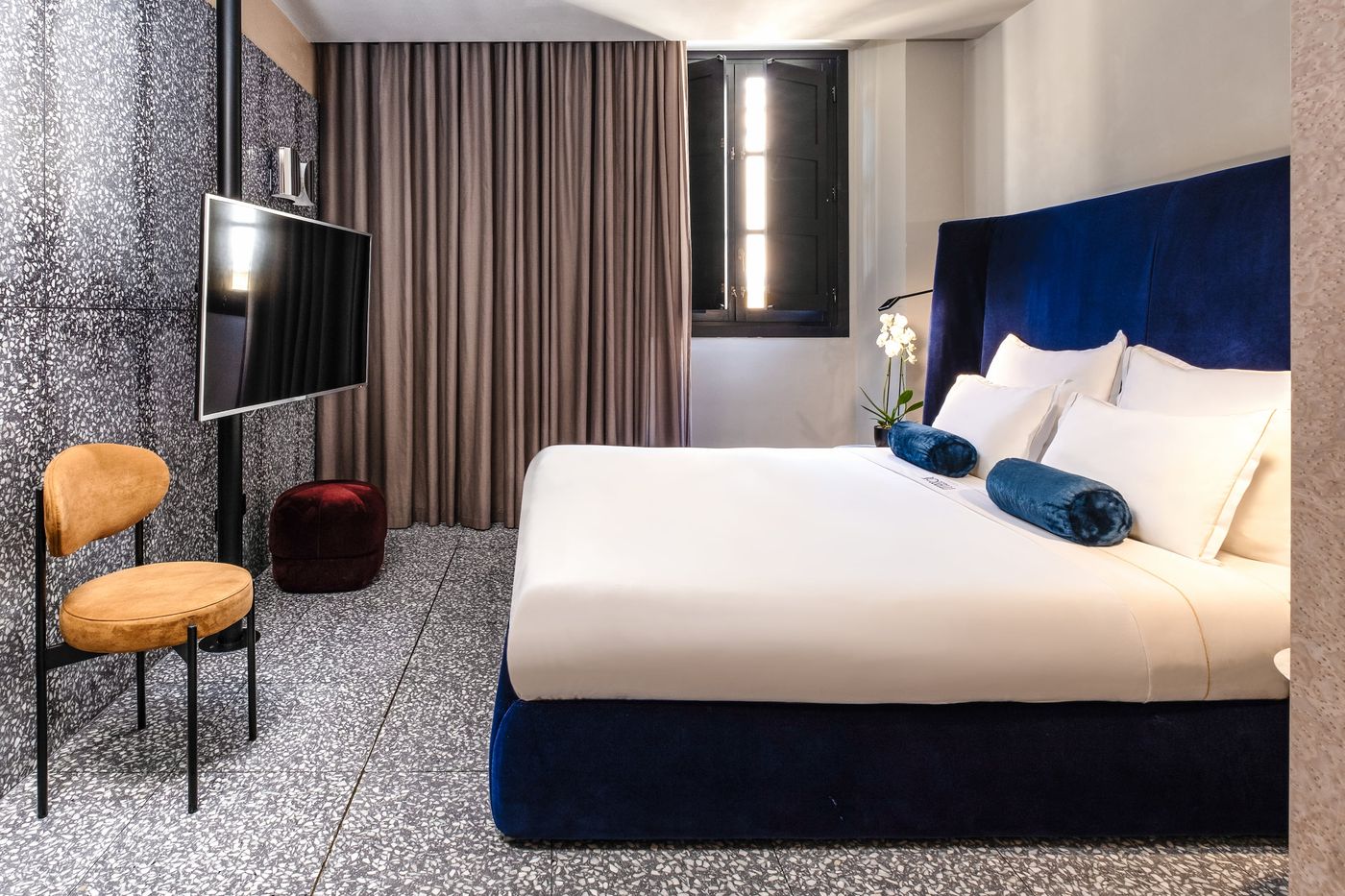 Rosselli-Ax-Privilege-Room-19