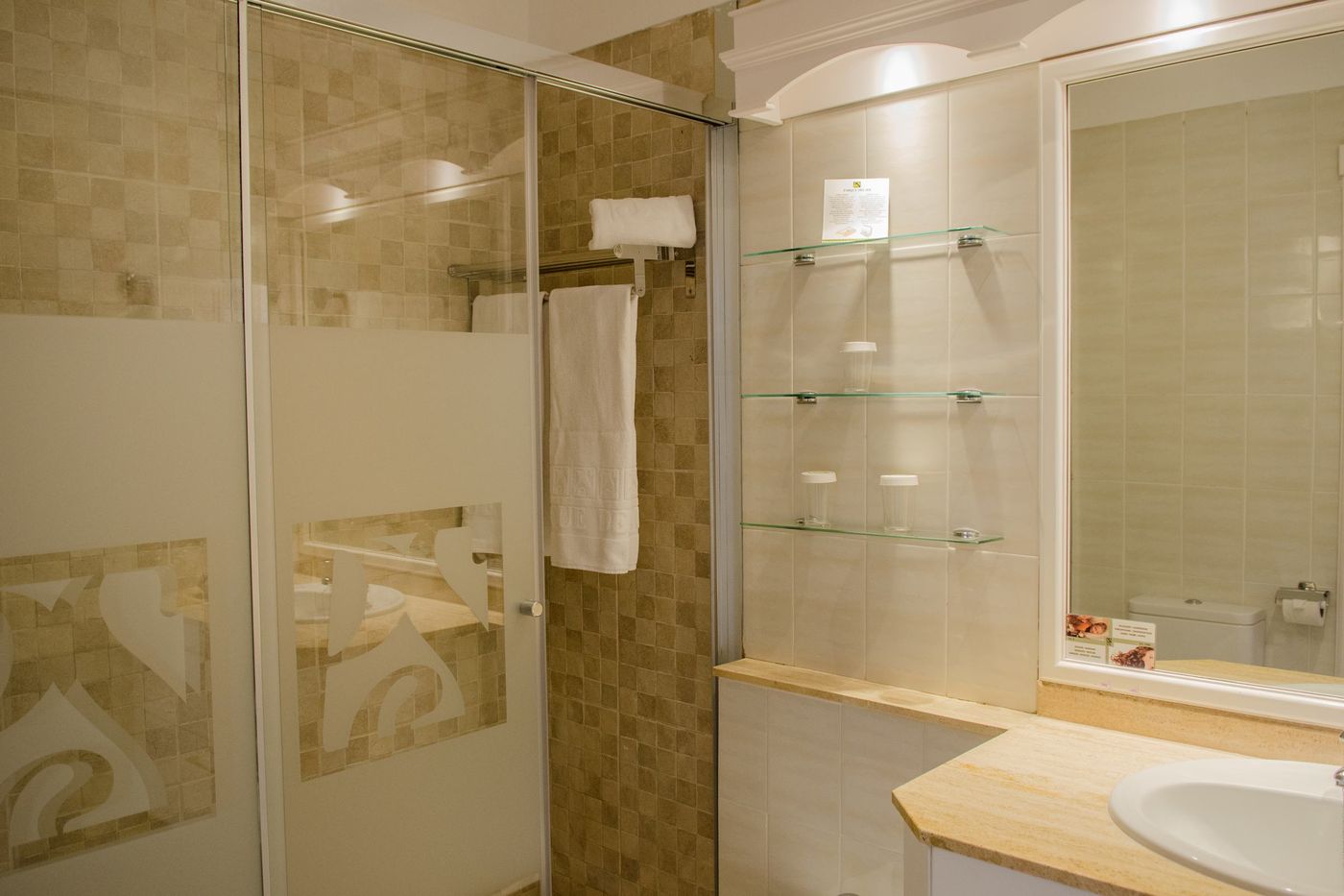 Parque-del-Sol-Room-30