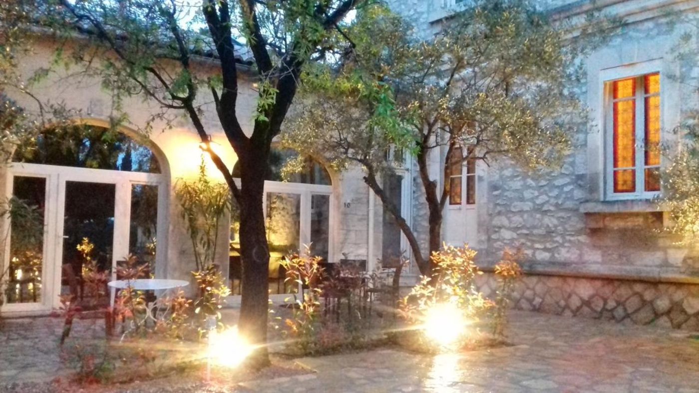 Logis Hotel Residence les Cedres-France-VILLENEUVE LES AVIGNON-General view-6