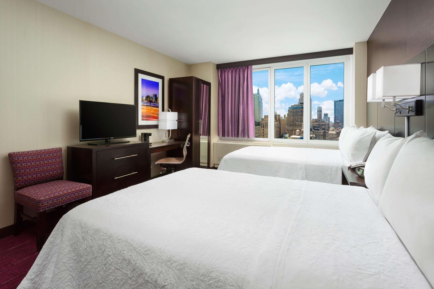 Hampton-Inn-Manhattan-Times-Square-Central-Room-12