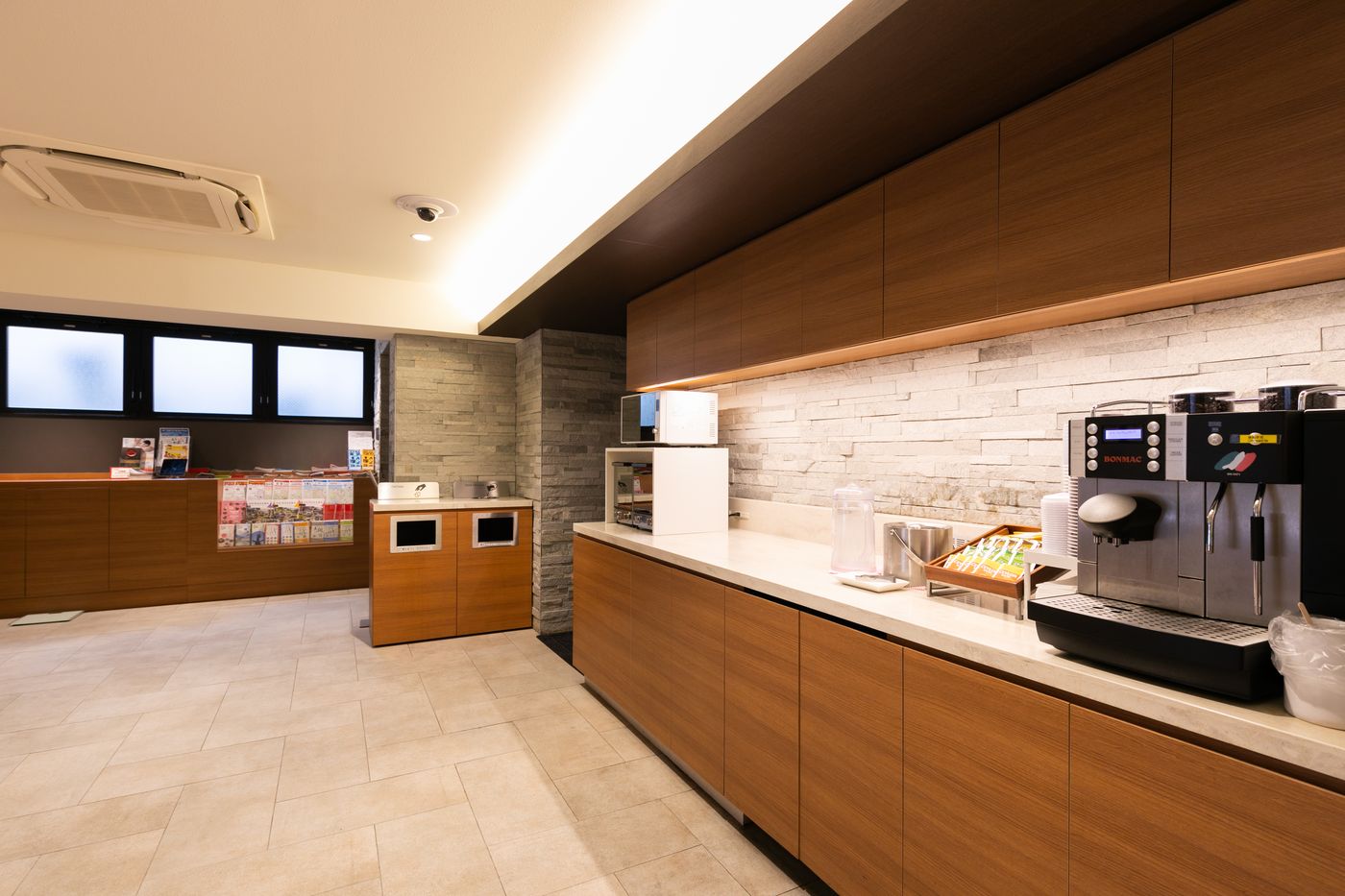 Red Roof Inn Kamata Haneda Tokyo-Japan-Tokyo-Lobby-10