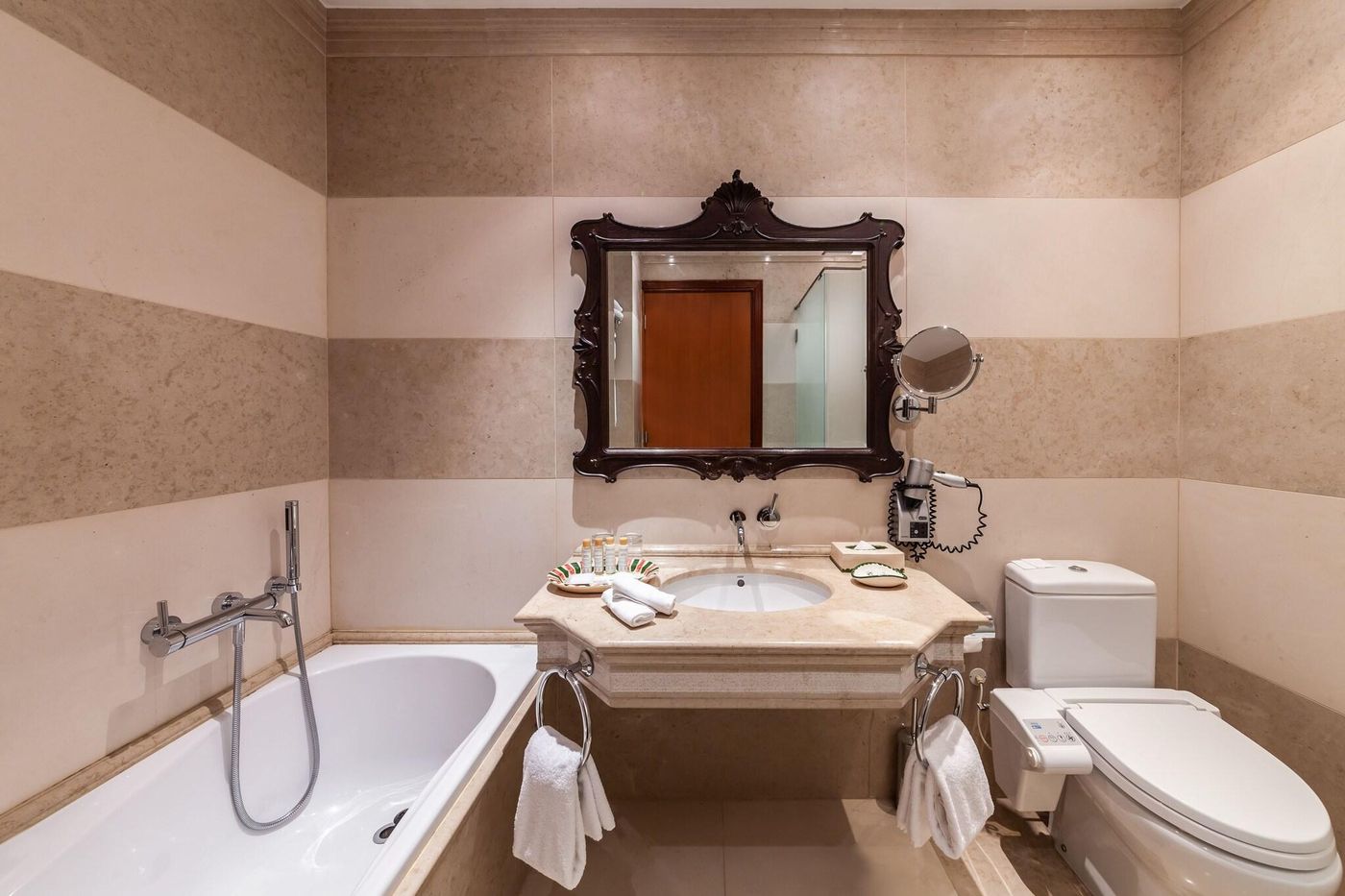 Convento-Do-Espinheiro--Historic-Hotel---Spa-Room-41