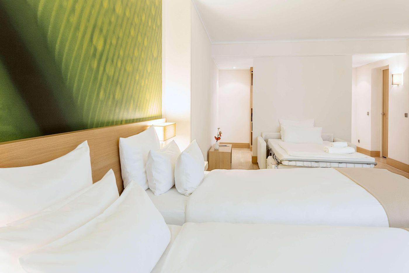 NH-Collection-Berlin-Mitte-am-Checkpoint-Charlie-Room-48