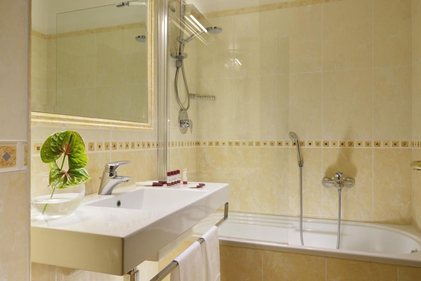 Clarion-Collection-Hotel-Principessa-Isabella-Room-27