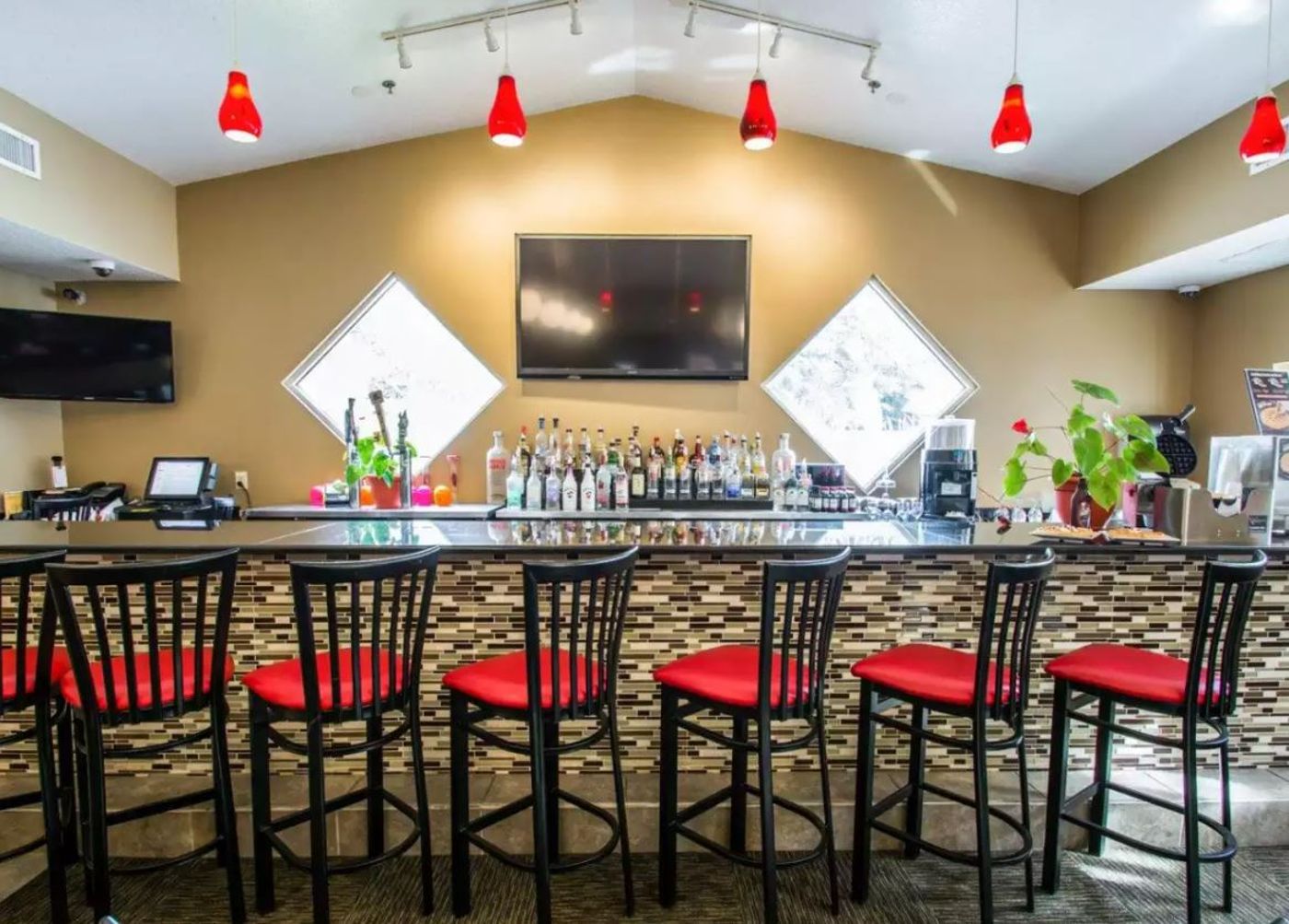 Clarion Suites Maingate