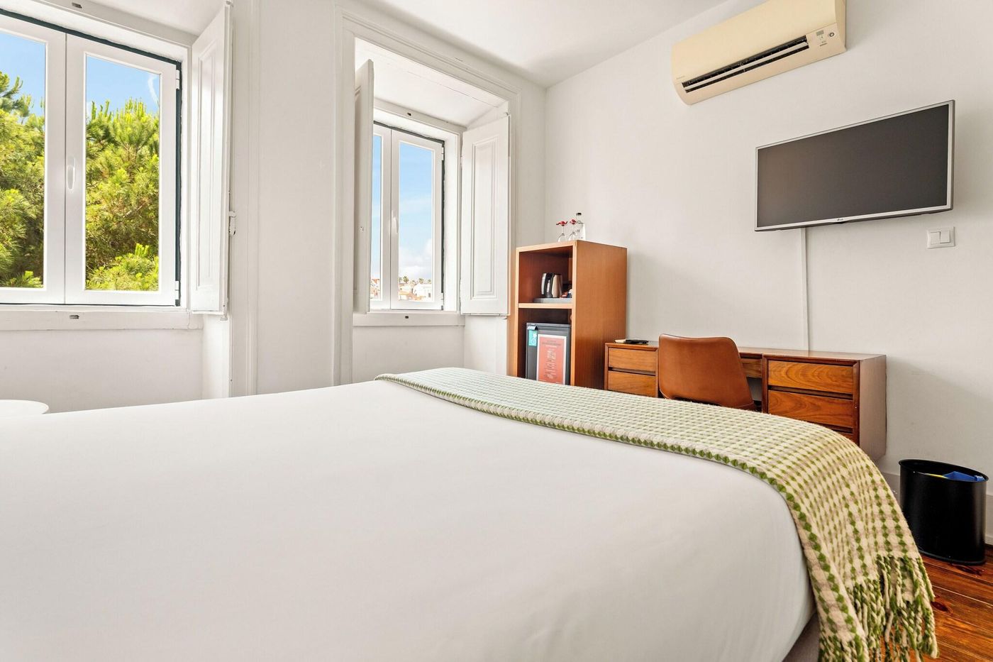 Casa-Do-Jasmim-By-Shiadu-Room-40