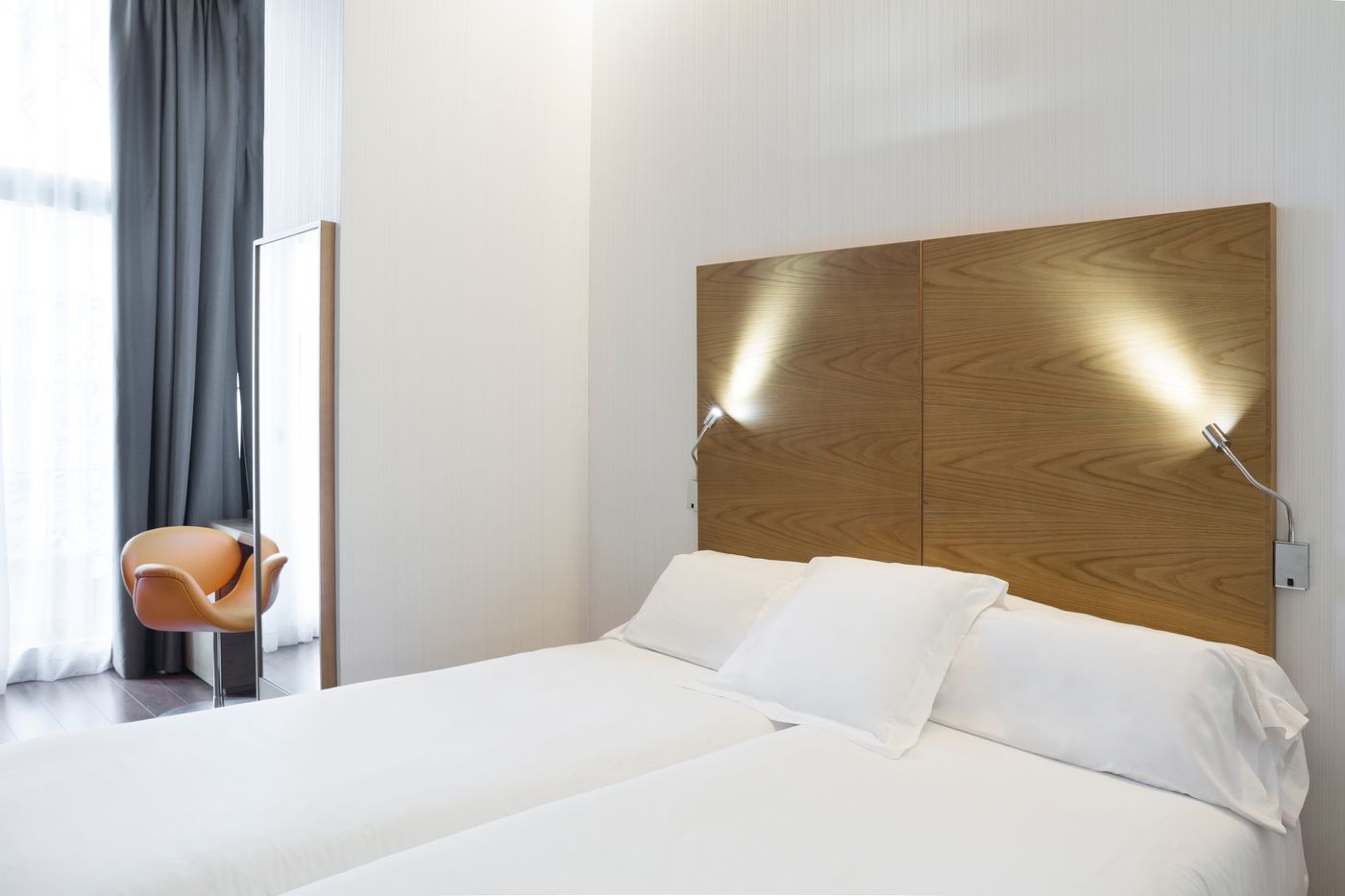 Petite-Palace-Plaza-Hotel-Room-14