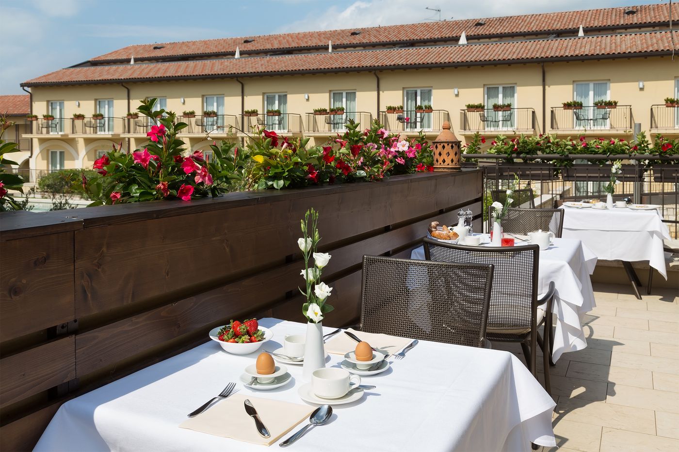 Leonardo Hotel Lago di Garda – Wellness and Spa-Italy-LAZISE-Terrace-8
