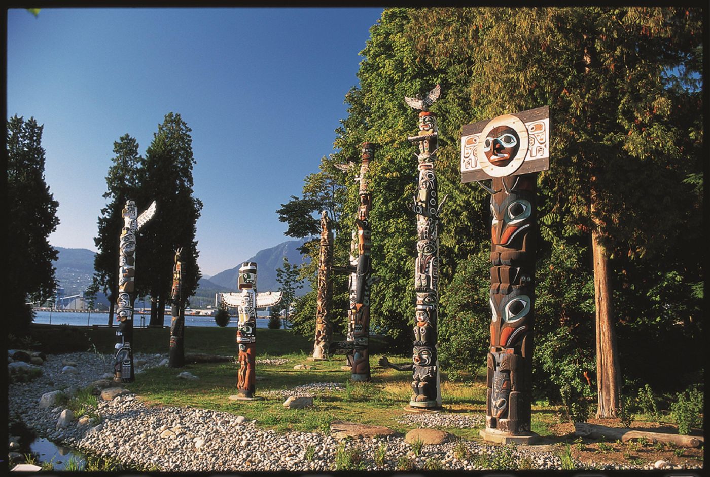 Holiday-Inn---Suites-North-Vancouver-General-view-48