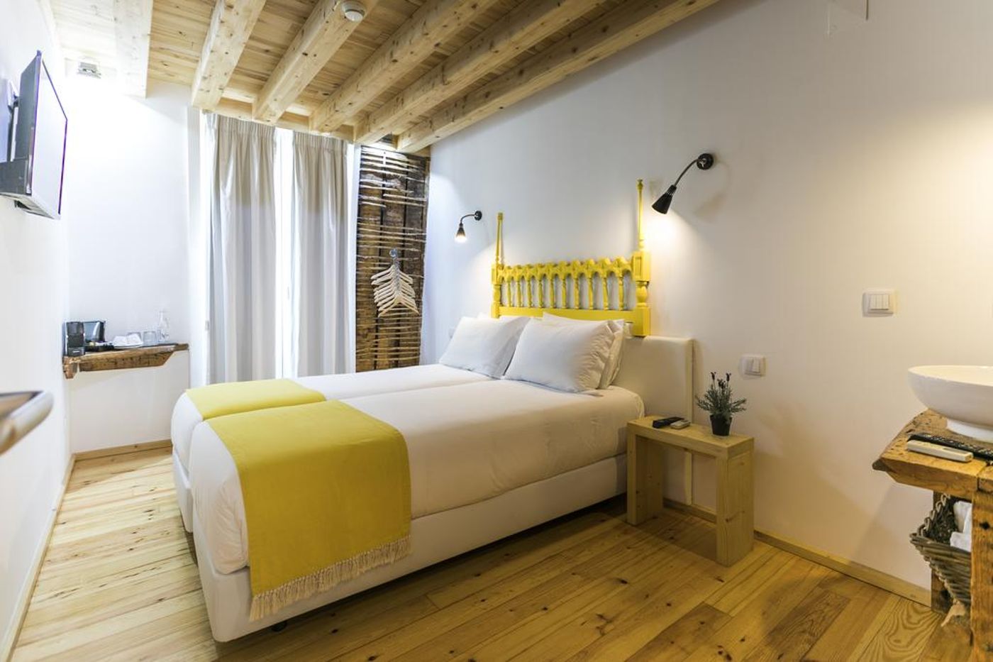 262-Boutique-Hotel-Room-11