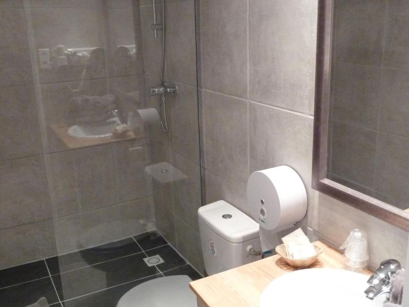 Logis Hotel Residence les Cedres-France-VILLENEUVE LES AVIGNON-Room-10