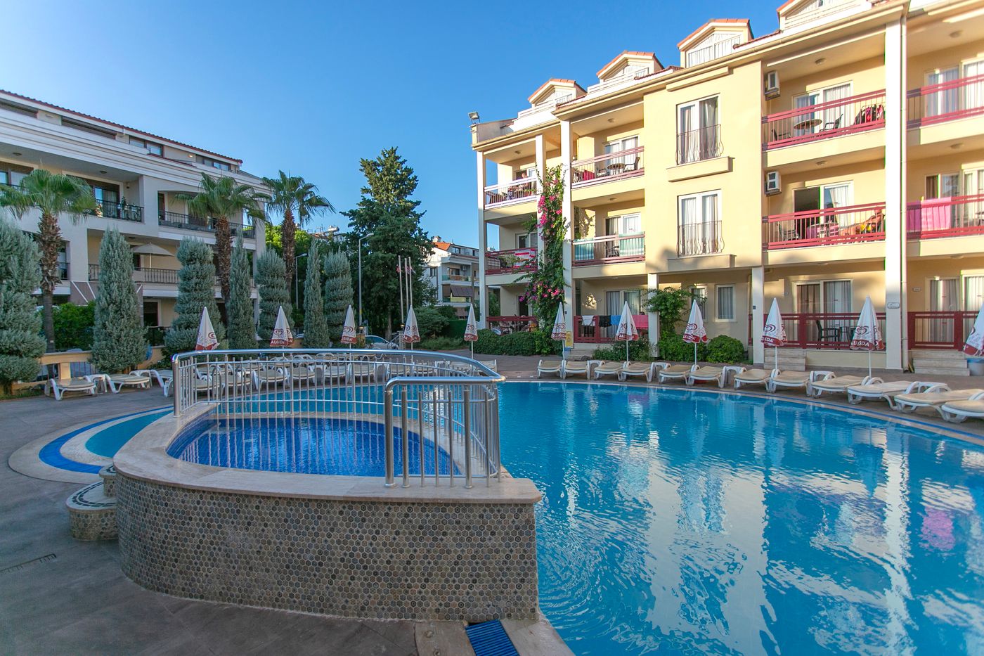 Club-Amaris-Apartments-Pool-4
