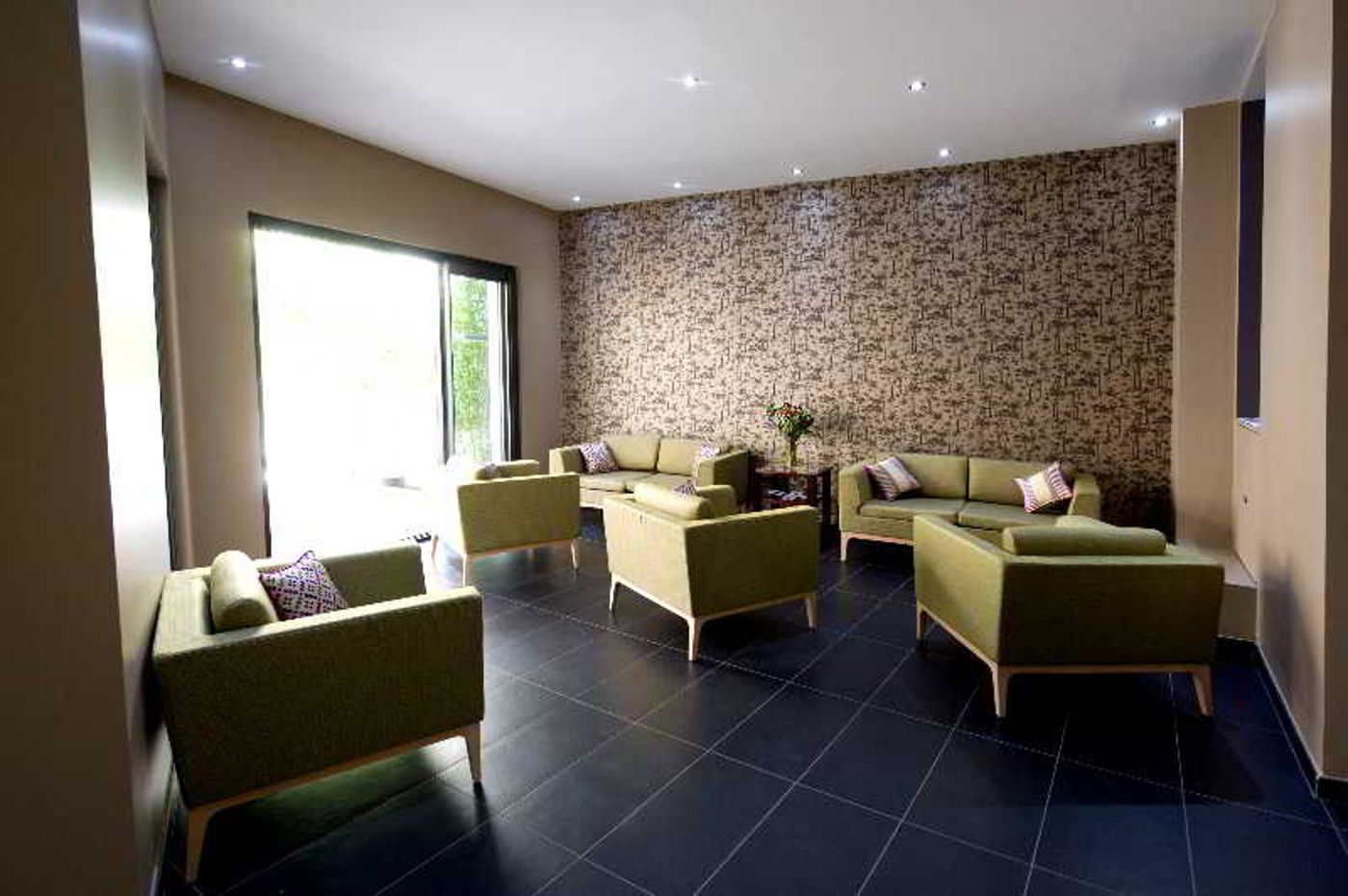 Serotel-Suites-Opera-Lobby-8