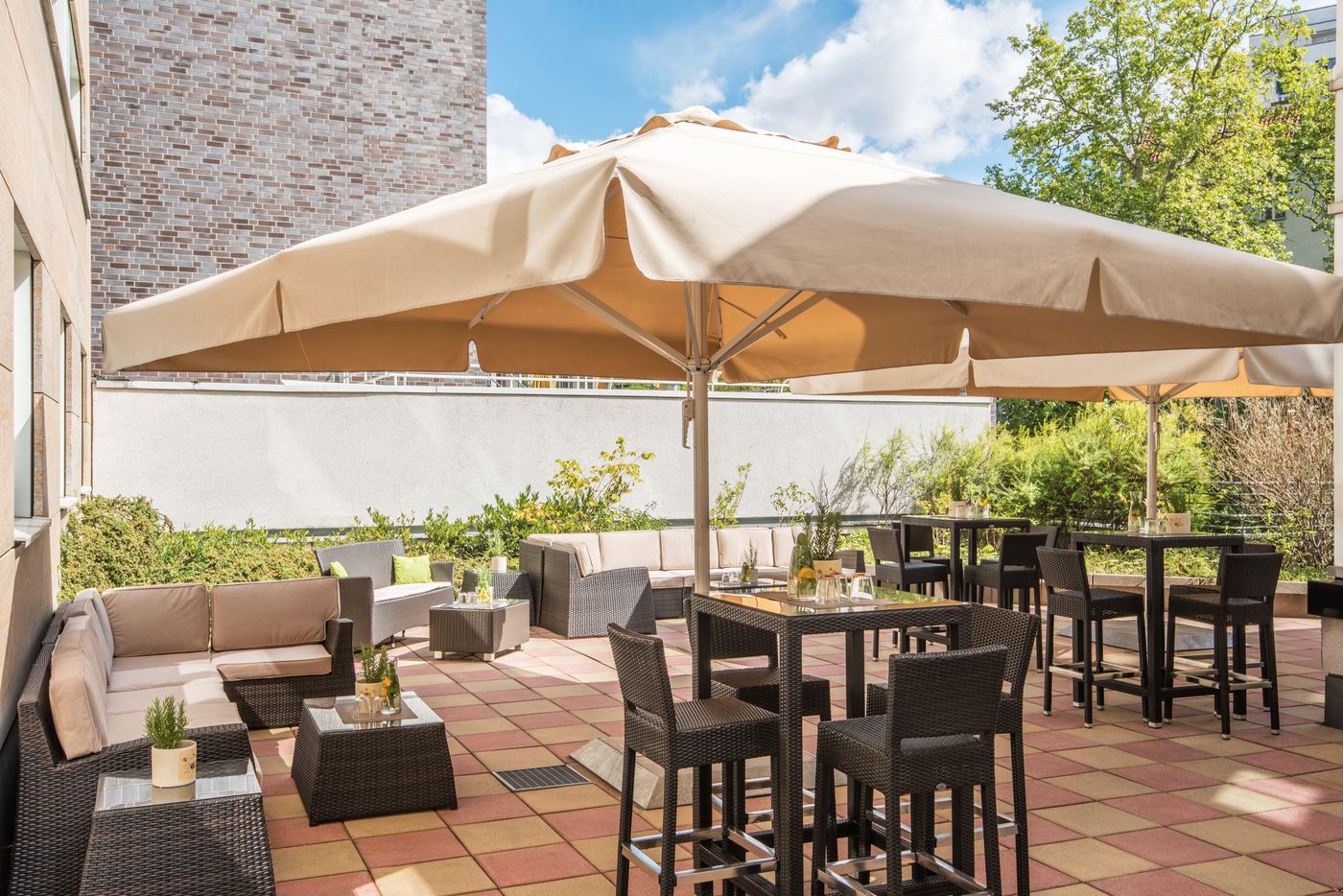 Crowne-Plaza-Berlin-City-Centre-General-view-57