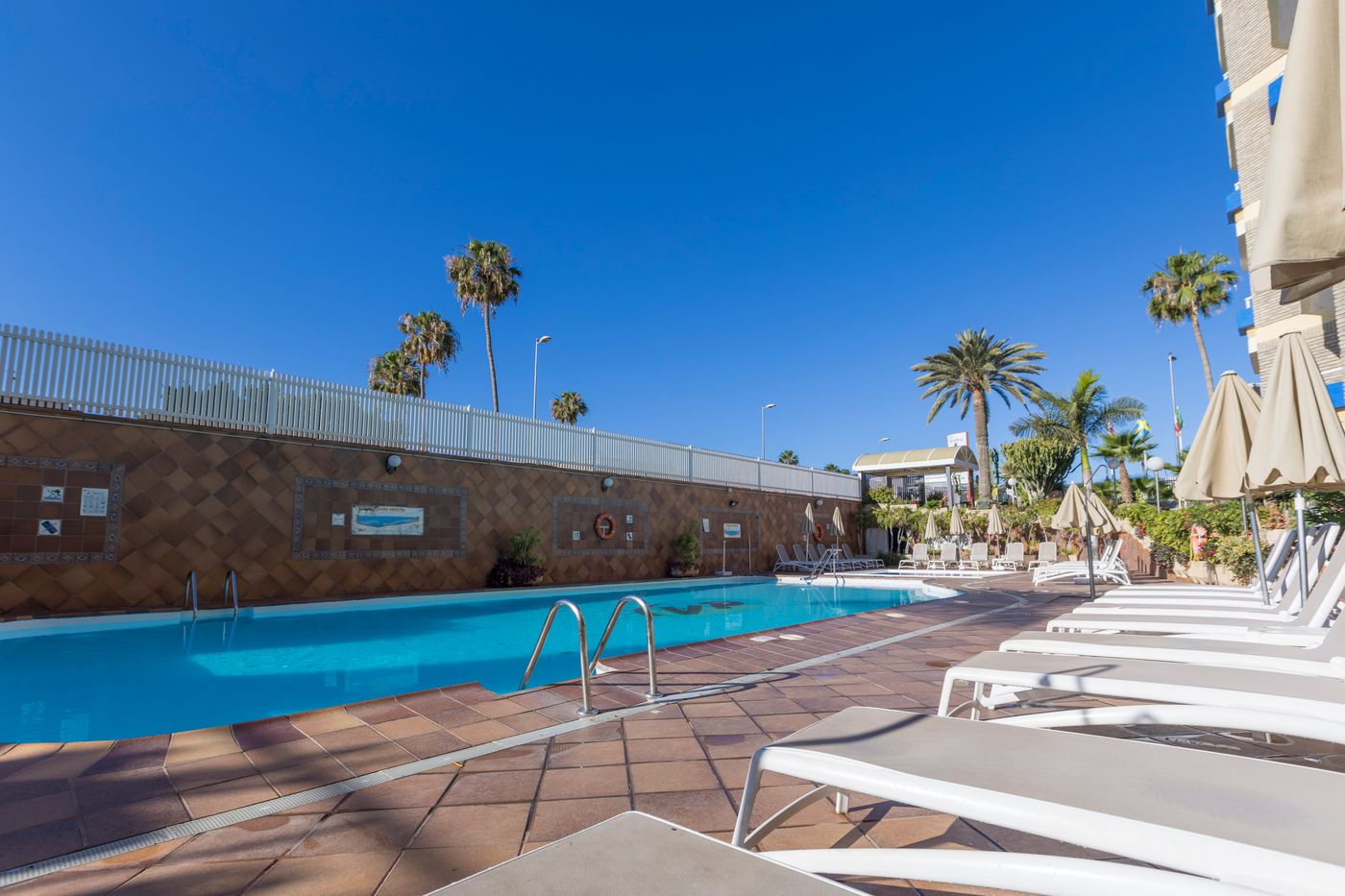 Livvo-Veril-Playa-Pool-3